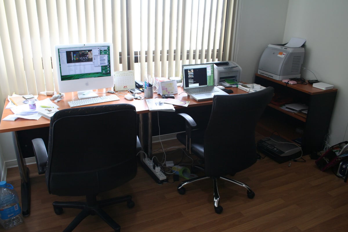 Small_Office_with_Hewlett-Packard_printers